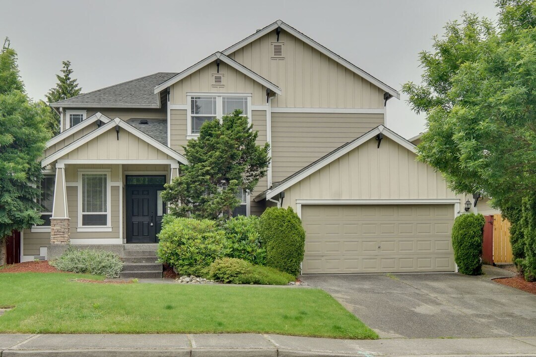 5833 Olive Ave SE in Auburn, WA - Building Photo