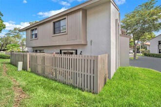 10611 SW 113th Pl in Miami, FL - Building Photo - Building Photo