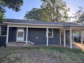 370 29th St NE in Paris, TX - Building Photo