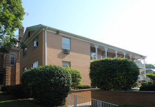 Holiday House Apartments in Columbus, OH - Foto de edificio - Building Photo