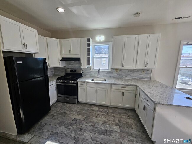 236 Brooks St in Bridgeport, CT - Building Photo - Building Photo