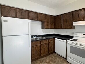 3475 Winston Dr, Unit 3 in Bettendorf, IA - Foto de edificio - Building Photo