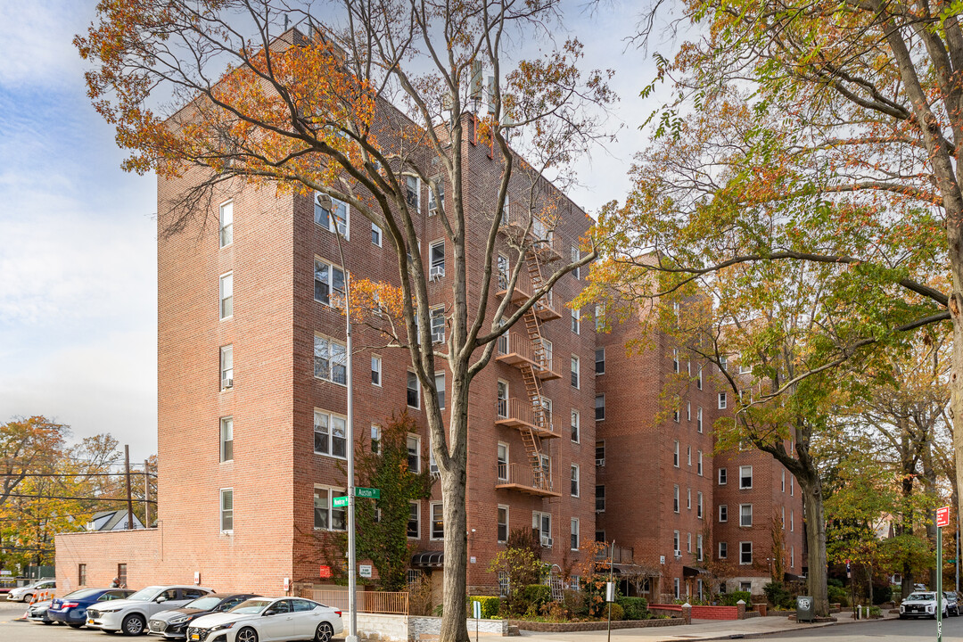 82-40 Austin St in Kew Gardens, NY - Building Photo