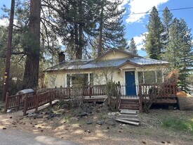 228 E Schonchin St in Chiloquin, OR - Building Photo