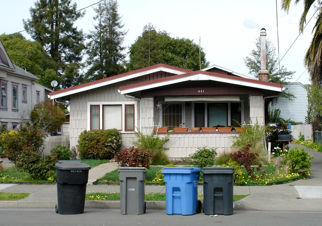 421 Carrillo St in Santa Rosa, CA - Building Photo - Building Photo