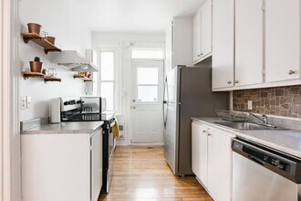 4627 Rue Ontario E in Montréal, QC - Building Photo - Building Photo