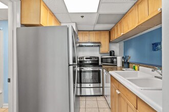 9850 S Thomas Dr in Panama City Beach, FL - Building Photo - Building Photo