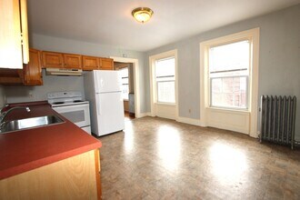 122 Elm St in Millbury, MA - Building Photo - Building Photo