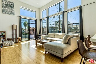 28 Ozone Ave in Los Angeles, CA - Building Photo - Building Photo