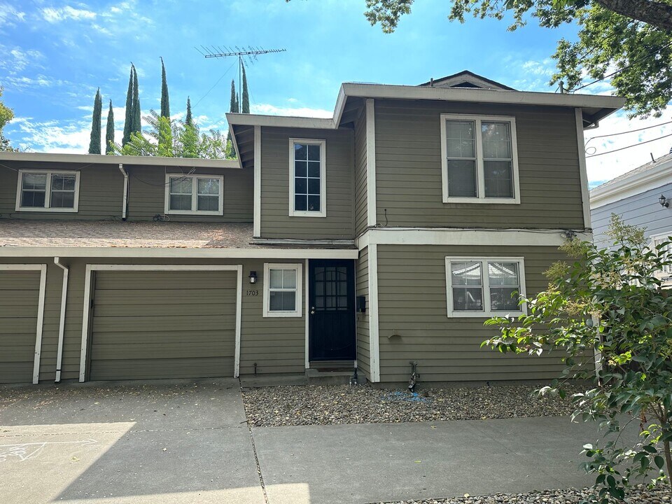 1703-1703 13th St in Sacramento, CA - Building Photo