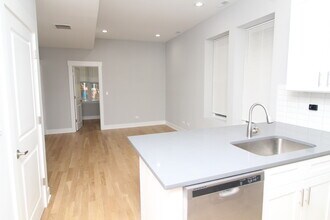1411 W Taylor St in Chicago, IL - Building Photo - Building Photo