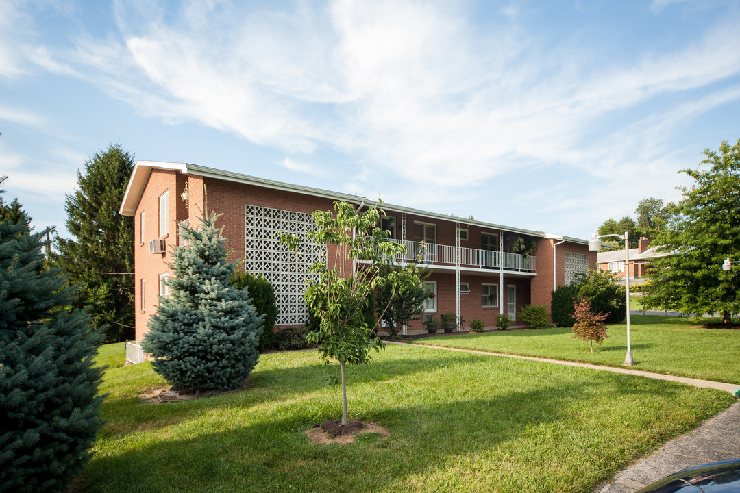 300 Cornell Ave in Hagerstown, MD - Building Photo