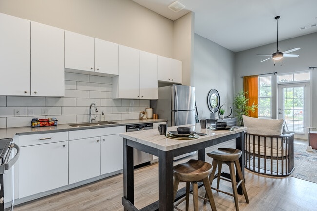 Argento at the Bridges Apartments in Mcdonough, GA - Foto de edificio - Interior Photo