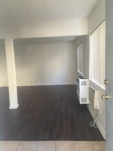 545 W Doran St, Unit D in Glendale, CA - Building Photo - Building Photo