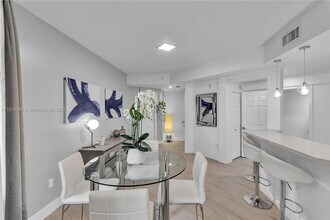 11401 NW 89th St in Doral, FL - Building Photo - Building Photo
