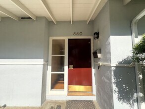 880 Newell Rd in Palo Alto, CA - Building Photo - Building Photo