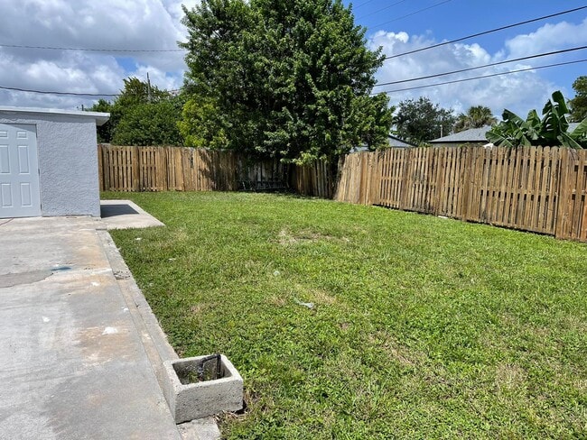1730 SW 64th Terrace in North Lauderdale, FL - Building Photo - Building Photo