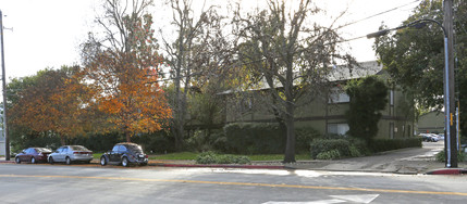 Hermitage Arms in San Jose, CA - Building Photo - Building Photo