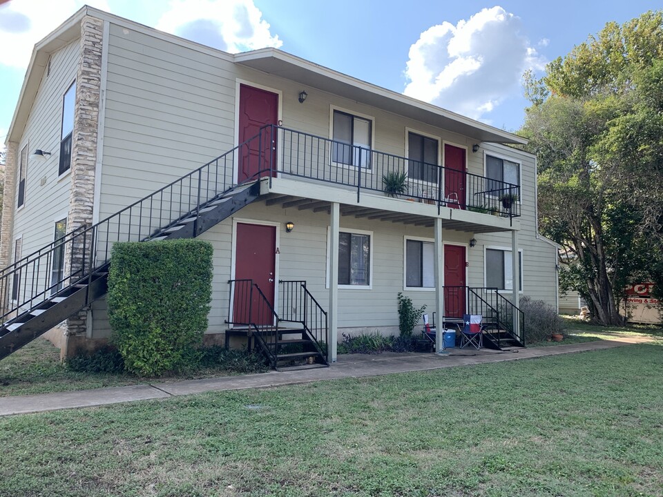 1006 Faris St in San Marcos, TX - Building Photo