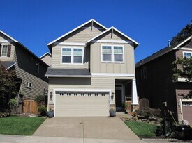 3241 Wild Rose Loop in West Linn, OR - Building Photo