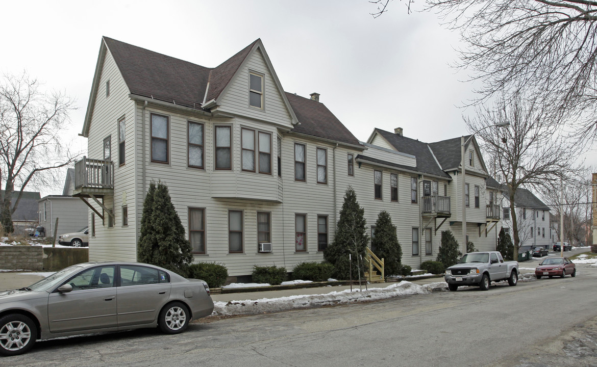 1760 N Arlington Pl in Milwaukee, WI - Foto de edificio