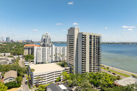 Atrium on the Bayshore in Tampa, FL - Foto de edificio - Building Photo