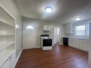 1003 Meadow Dr NW in Huntsville, AL - Building Photo - Building Photo
