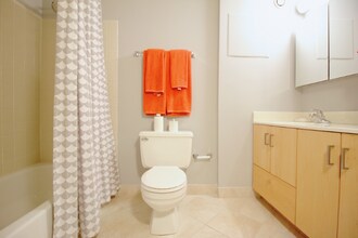 32 W Superior St in Chicago, IL - Building Photo - Building Photo