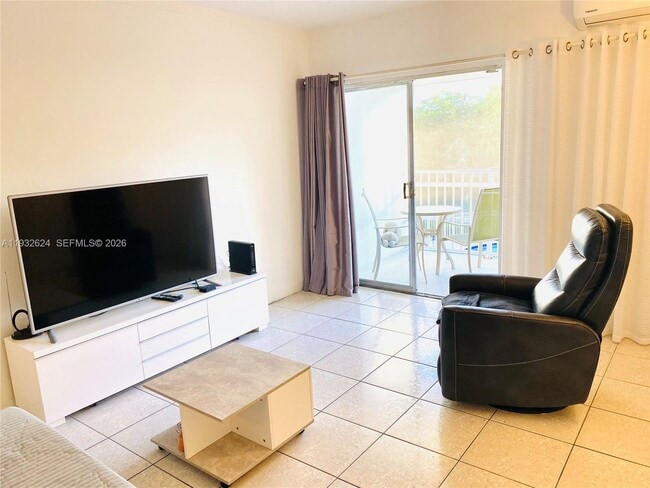 1560 NE 127th St in North Miami, FL - Foto de edificio - Building Photo