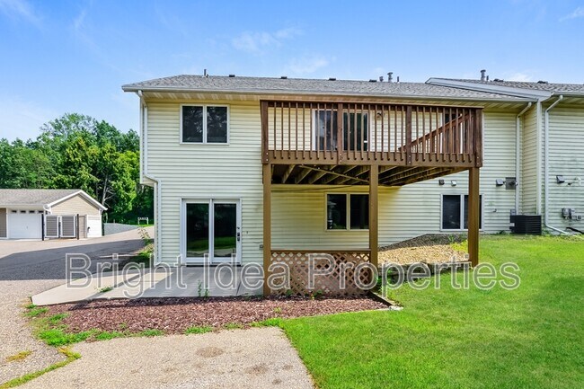 622 Pleasant Dr in Hastings, MN - Building Photo - Building Photo