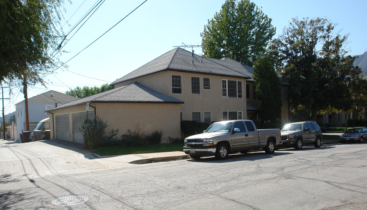 1700 Glencoe Way in Glendale, CA - Foto de edificio