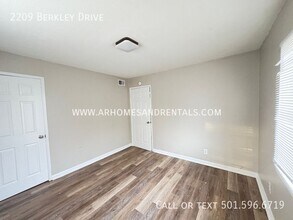 2209 N Berkley Dr in North Little Rock, AR - Building Photo - Building Photo