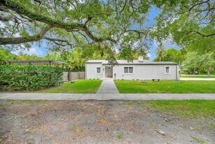 295 De Leon Dr in Miami Springs, FL - Building Photo