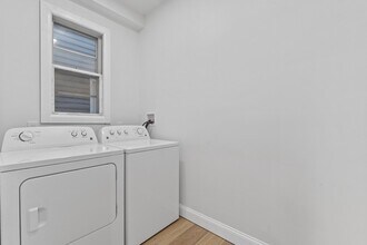 51 Falcon St, Unit 51 in Boston, MA - Foto de edificio - Building Photo