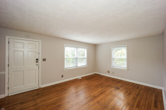 245 Pinehurst Dr in Stockbridge, GA - Building Photo - Building Photo