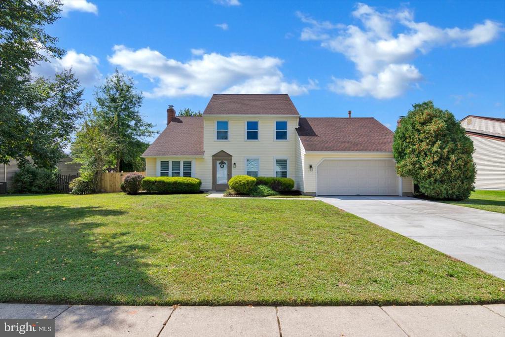 205 Longstone Dr in Cherry Hill Township, NJ - Building Photo