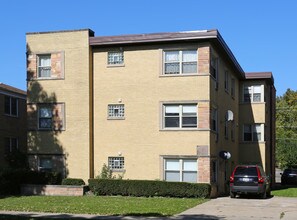 2123 Howard St in Evanston, IL - Building Photo - Building Photo