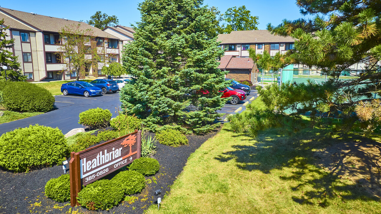 Heathbriar Apartments in Toledo, OH - Building Photo