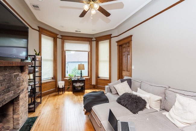 1032 W Roscoe St in Chicago, IL - Building Photo - Building Photo