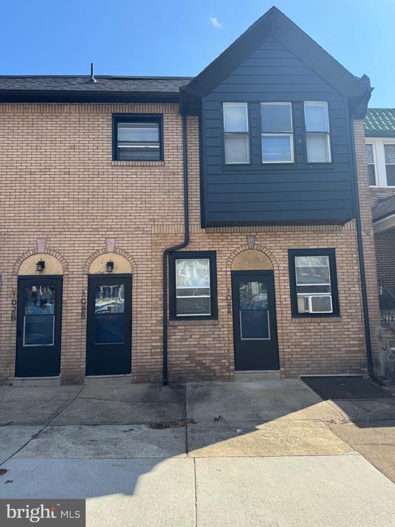 property at 102-8 W Sedgwick St