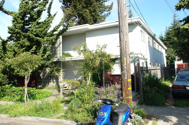 1735 Berkeley Way in Berkeley, CA - Building Photo - Building Photo