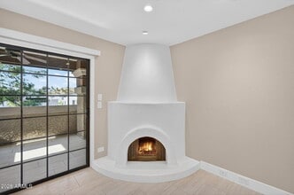 7557 N Dreamy Draw Dr in Phoenix, AZ - Building Photo - Building Photo