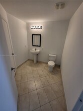 1900 N Bayshore Dr in Miami, FL - Building Photo - Building Photo