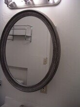 512 14th St, Unit Great upper Tree house 1 Bedroom in Sacramento, CA - Building Photo - Building Photo