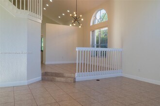 18672 SW 55th St in Miramar, FL - Foto de edificio - Building Photo