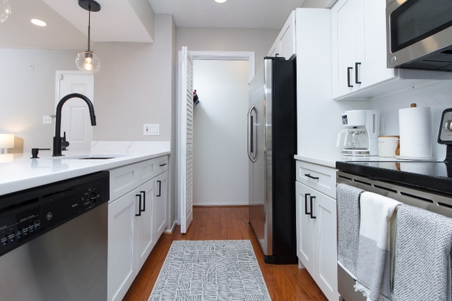 3312 Wyndham Cir in Alexandria, VA - Building Photo - Building Photo