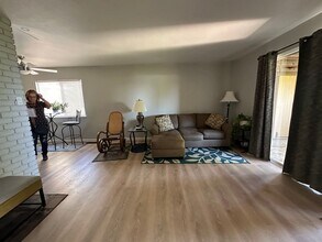 7600 Gladstone Dr in Reno, NV - Building Photo - Building Photo