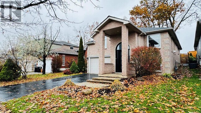 26 Monique Crescent in Barrie, ON - Building Photo - Building Photo