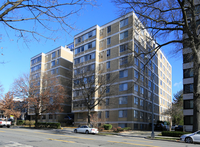 The Huntington in Washington, DC - Building Photo - Building Photo