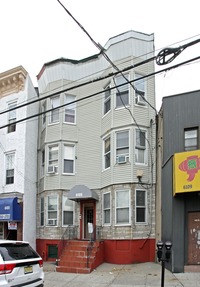 6105 Jf Kennedy Blvd in North Bergen, NJ - Building Photo - Building Photo